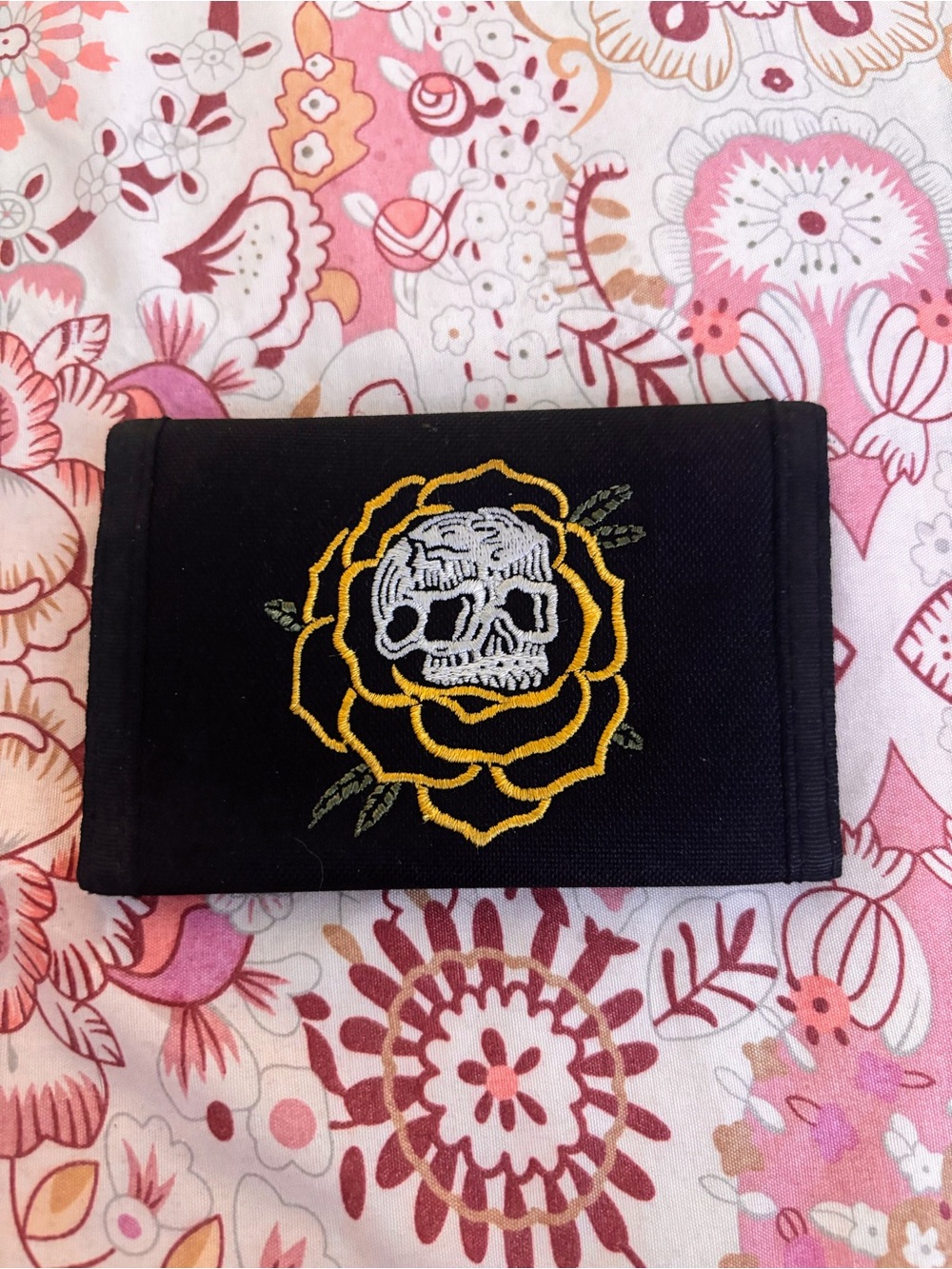 Black Skull Rose Tri-Fold Wallet - Lurking Class